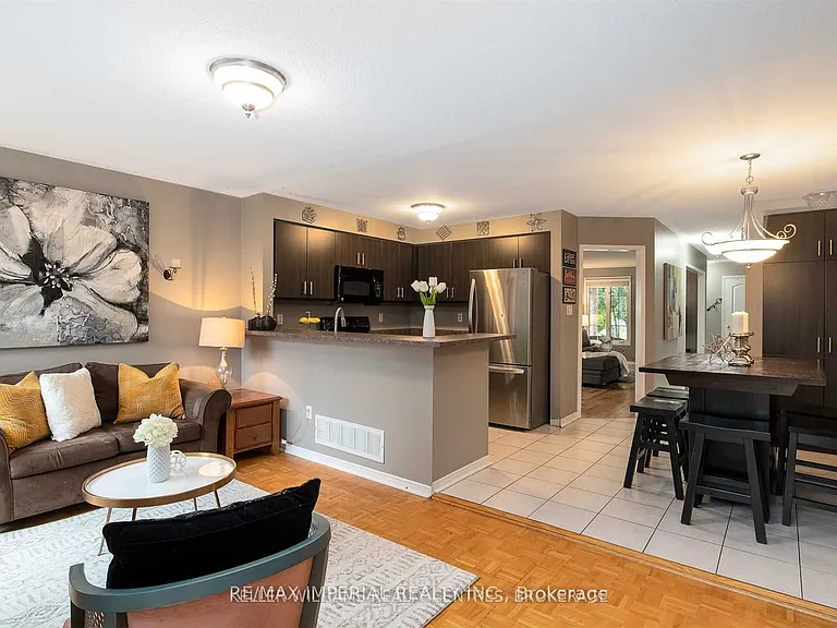 453 Heddle Cres — Photo 5