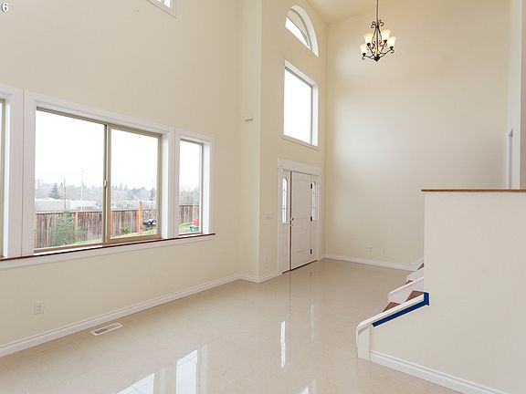 3rd image of 10485 SW Crestwood Dr
