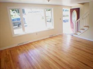 12 Linda Ave, Uncasville, CT 06382