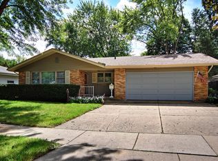 903 Ford Ave, Elgin, IL 60120