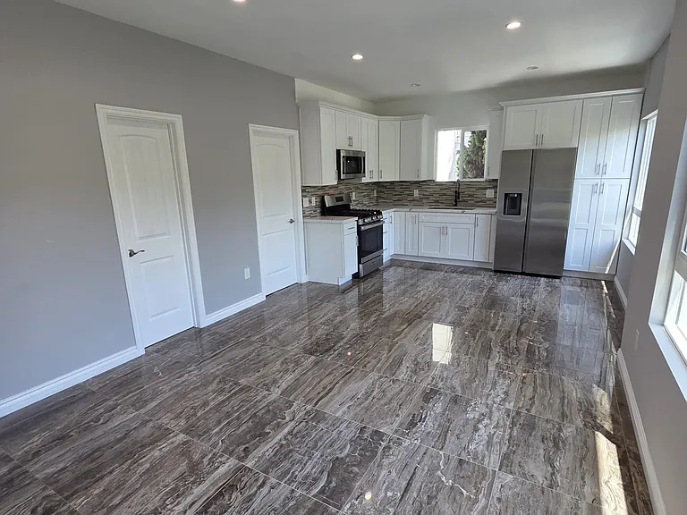 511 Rampart — Photo 23