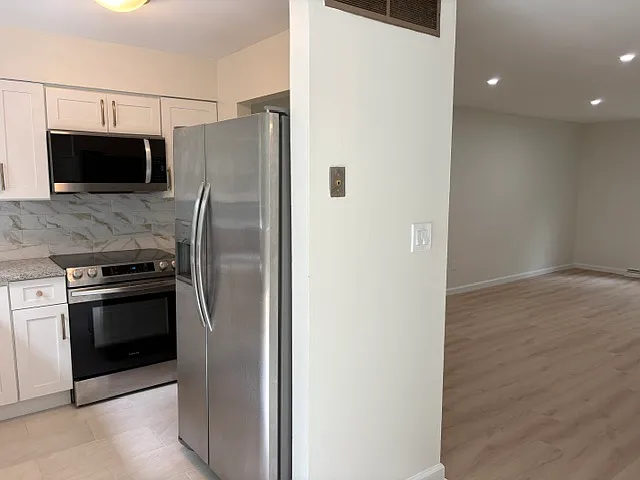 1247 Chateau Dr — Photo 8