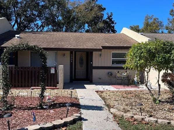 9834 87th St, Seminole, FL 33777