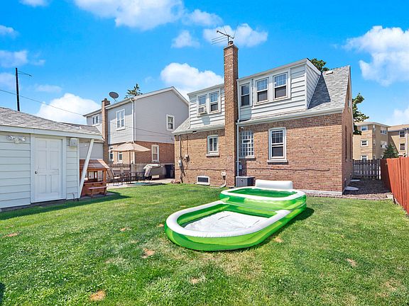3rd image of 5707 N Oriole Ave