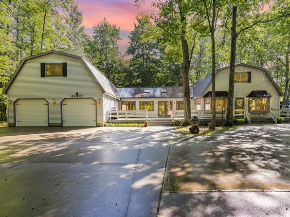 124 Black Squirrel Ct, Roscommon, MI 48653