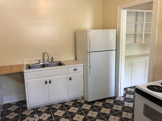 407 Warren St #A — Photo 8