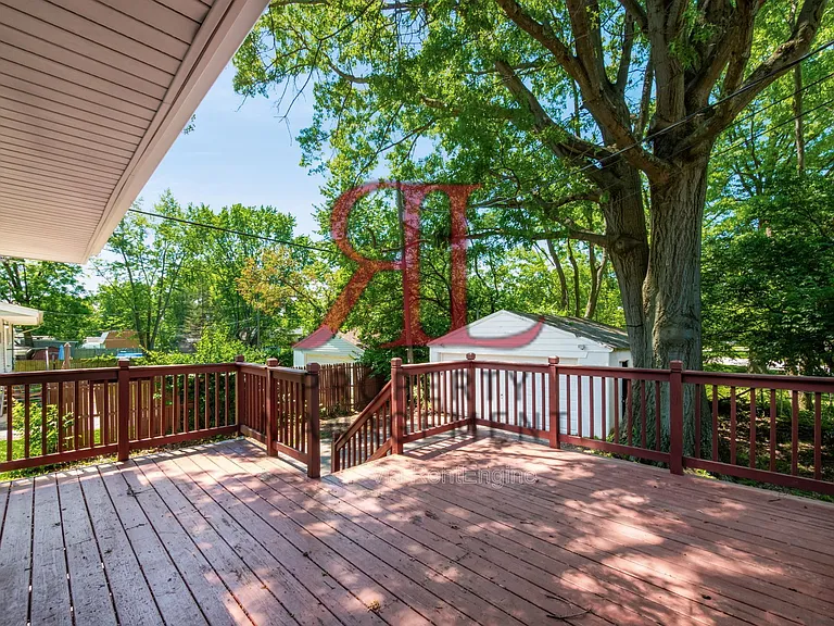 363 Regents Rd — Photo 31