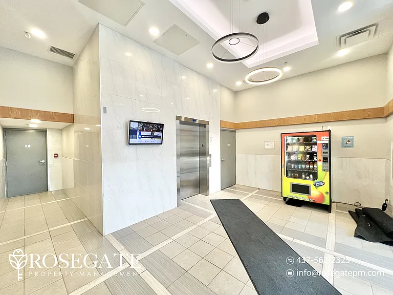 258 C Sunview St #Penthouse 372 — Photo 15