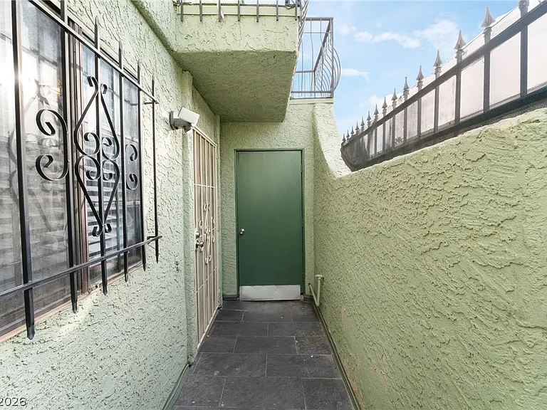 7084 Burcot Ave #J21 — Photo 33