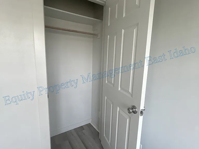 1070 McKinley Ave — Photo 26