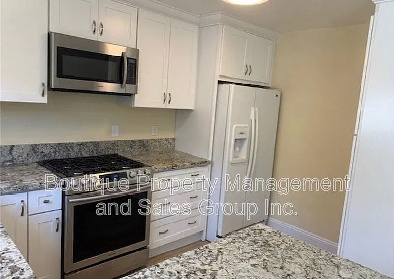 3 bed, 2.0 bath, 1320 sqft, $4,195 — Photo 2