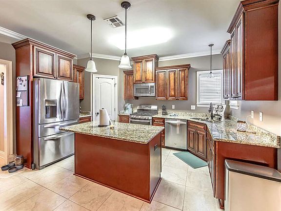 3rd image of 158 Westside Blvd