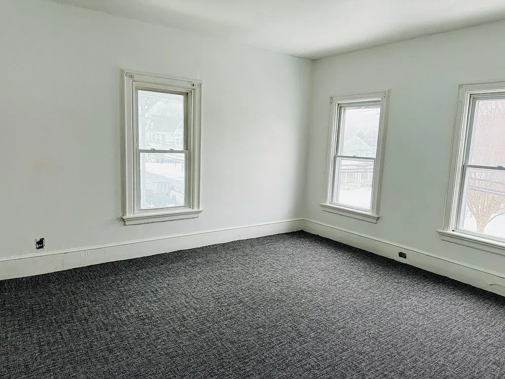 2 bed, $900 — Photo 2