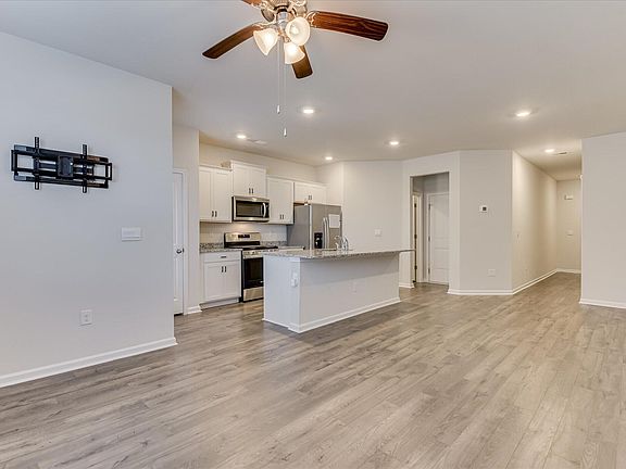 5th image of 930 Quaint Parish Cir