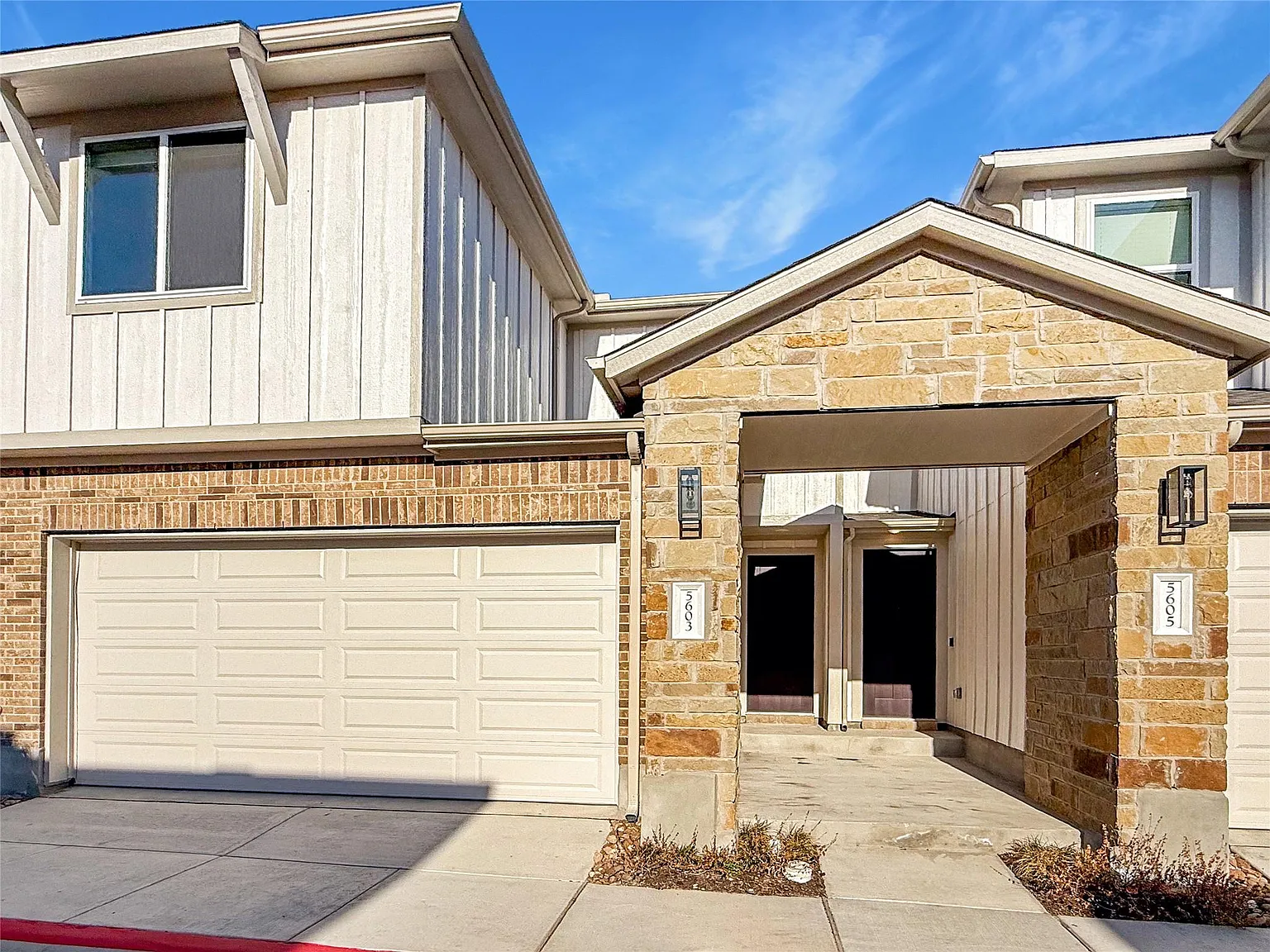 3 bed, 2.5 bath, 1733 sqft, $3,237 — Photo 2