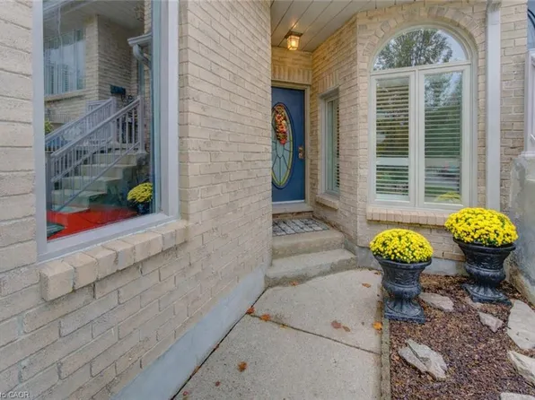 225 Benjamin Rd #61, Waterloo, ON N2V 1Z3