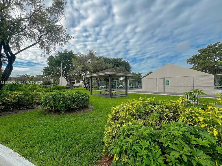 8520 SW 133rd Avenue Rd #424 — Photo 15