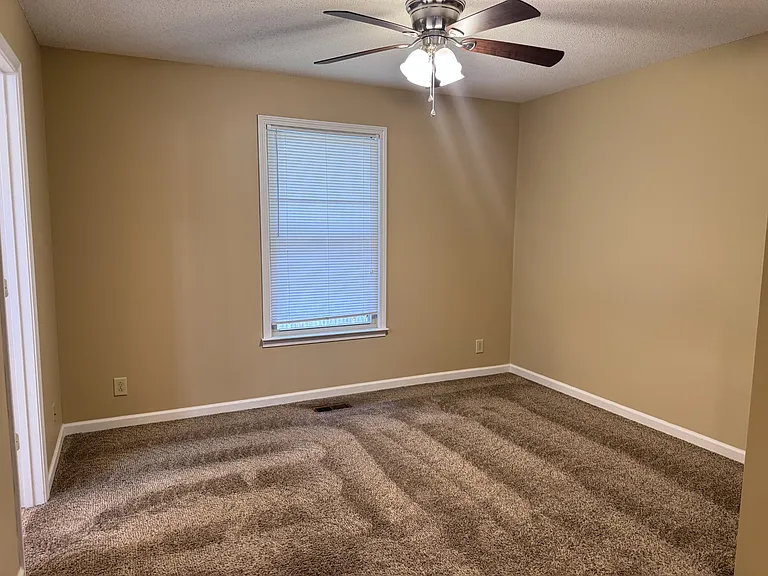 357 Erie Dr — Photo 8