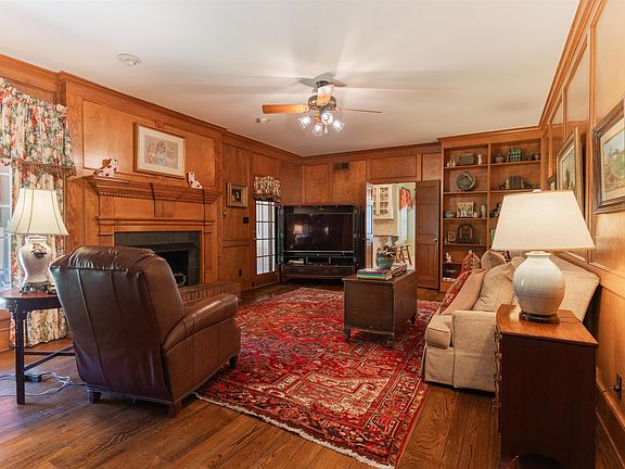 5th image of 9266 Hillman Way Dr