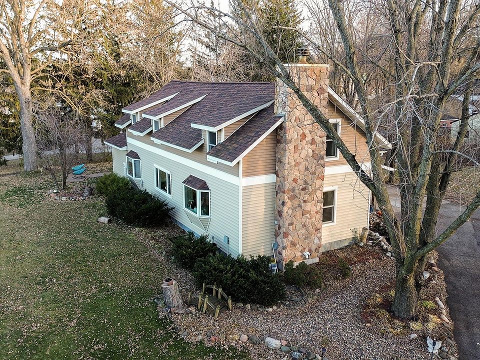 1st image of 618 E 1st St