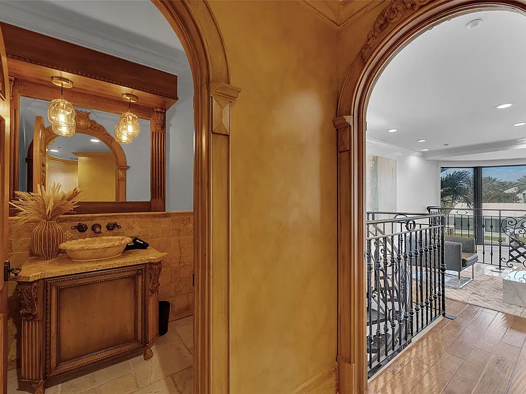 1011 Rhodes Villa Ave — Photo 93