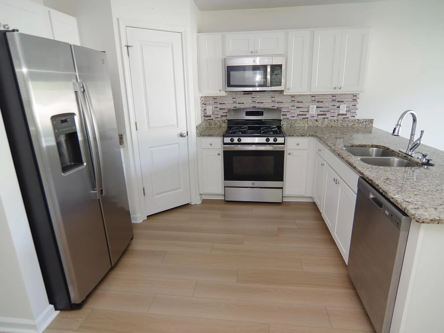 Studio, 1656 sqft, $2,100 — Photo 4