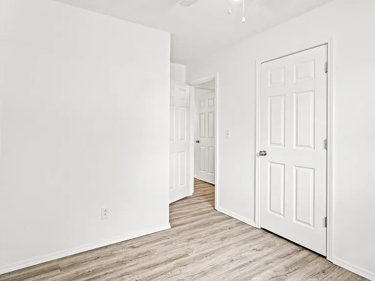 3412 Nottingham Ct — Photo 10
