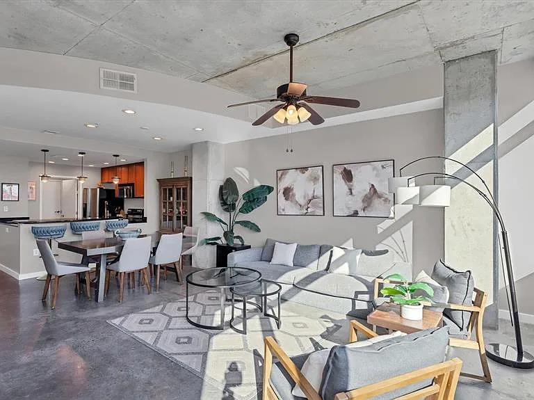 525 E Jackson St #405 — Photo 8