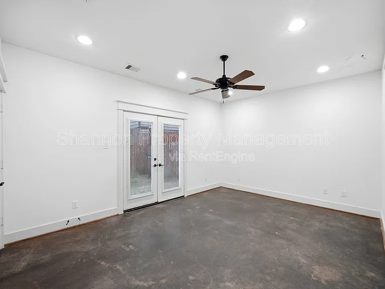2323 Sperber Ln — Photo 10