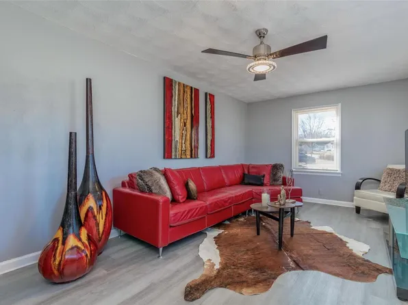 8264 Fay Dr, Saint Louis, MO 63134