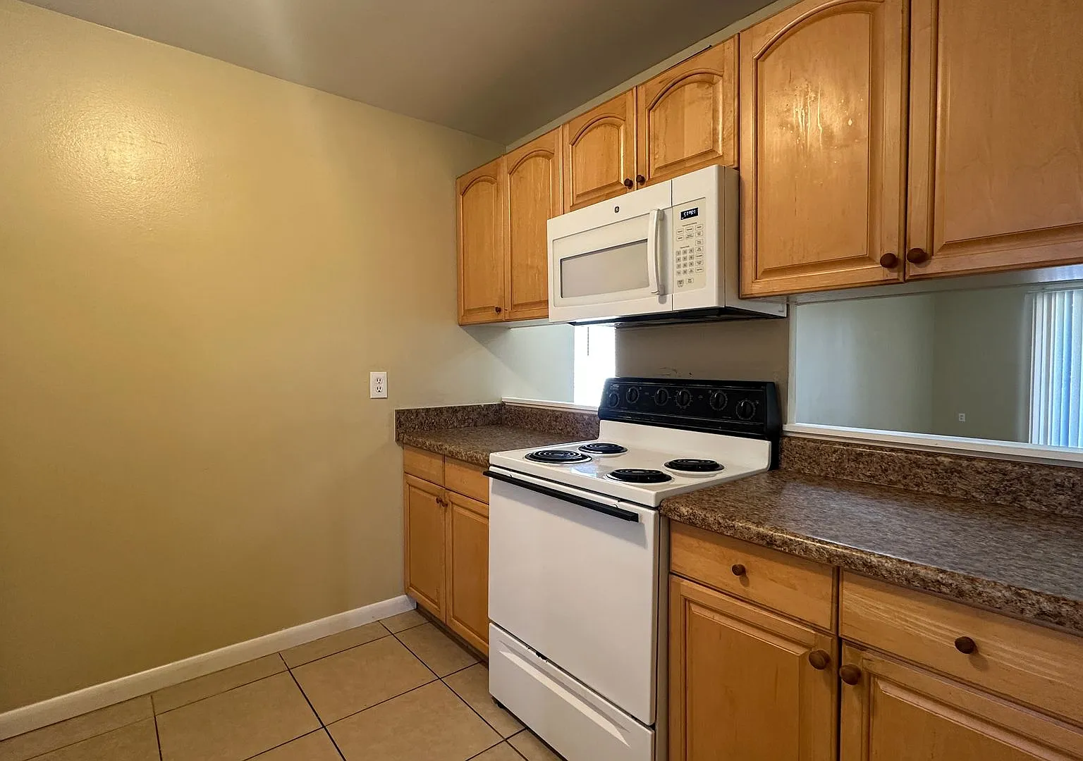 Bright 2BR/2BA Apartment Near Winter Springs Town Center Available NOW!! — Photo 4