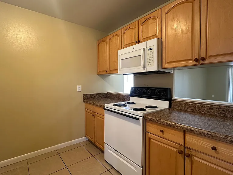 112 Cory Ln — Photo 4
