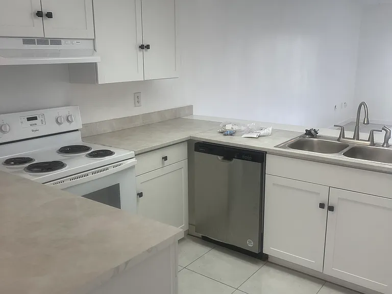 1011 Clearmont St NE #105 — Photo 2