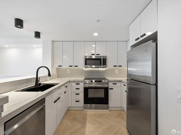 403 Main St #717 — Photo 4