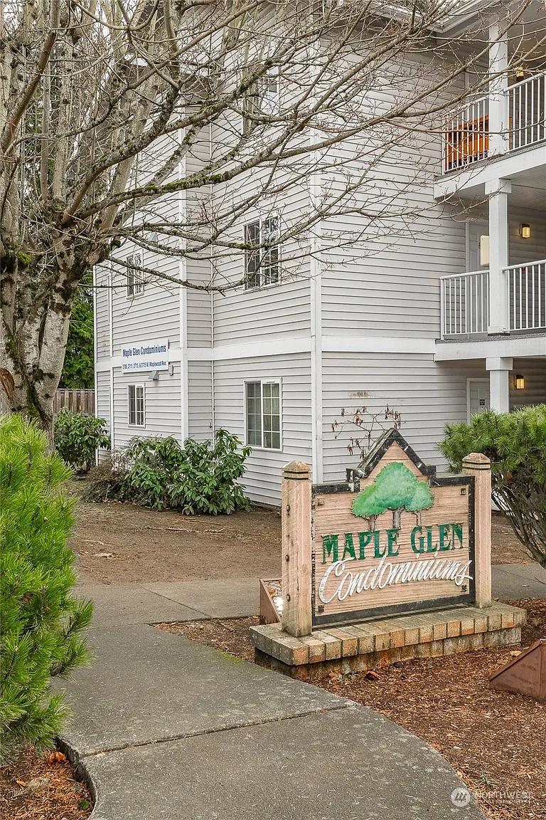 2715 W Maplewood #325 photo 1