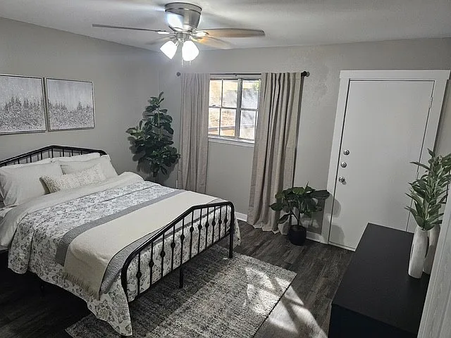 Castle Hill Apartments — Photo 10