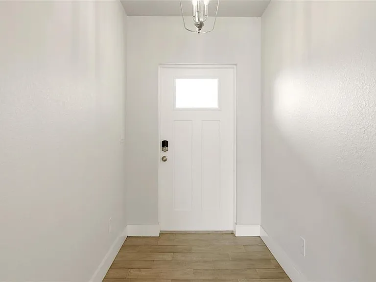 870 Columbia St — Photo 15