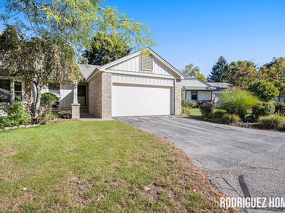 2nd image of 46 Skyline Cir NW