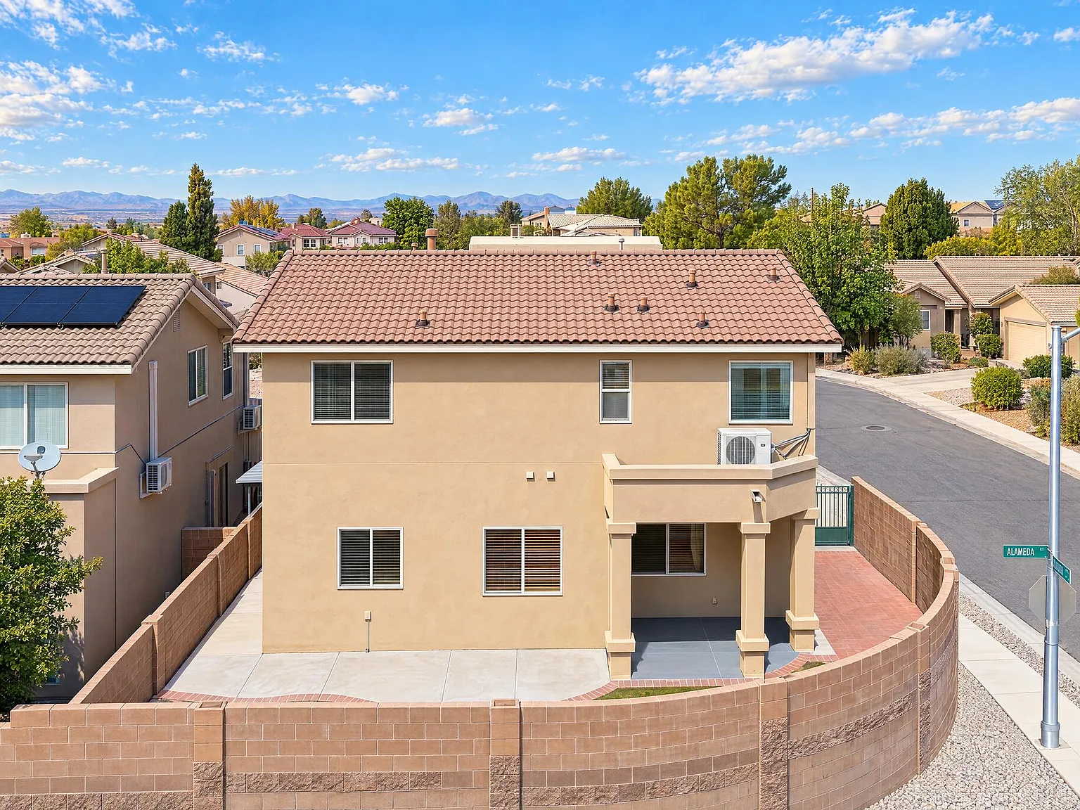 4 bed, 3.0 bath, 2190 sqft, $2,800 — Photo 4