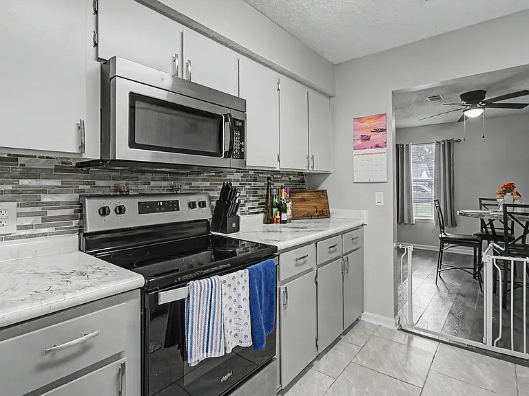 703 Woods Ct — Photo 7