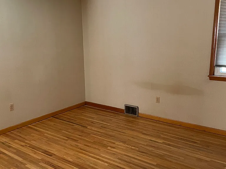 77 Elmhurst Pl #LOWER — Photo 2