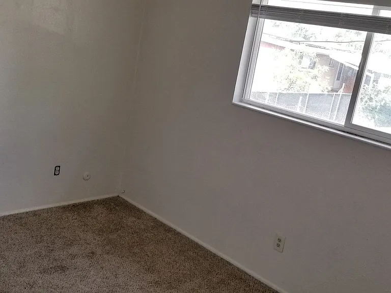 752 N Irving St — Photo 11