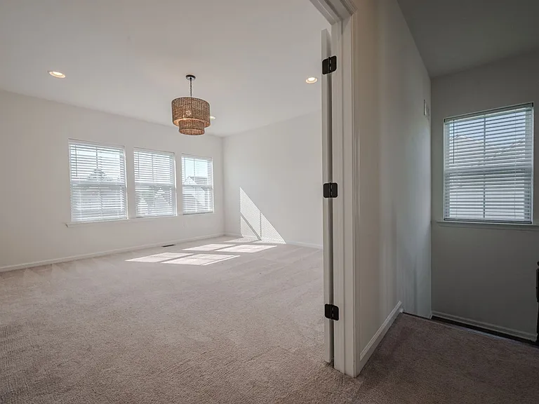 1607 Crane Ln — Photo 14