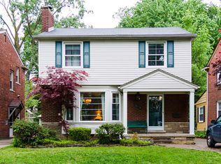 1938 Severn Rd, Grosse Pointe Woods, MI 48236