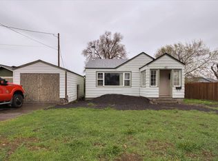 136 SW 2nd St, Redmond, OR 97756