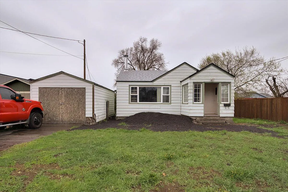 136 SW 2nd St photo 1