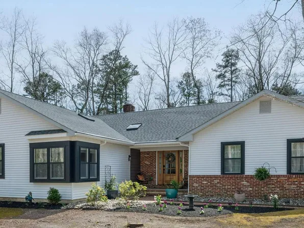 2 Roxbury Dr, Medford, NJ 08055