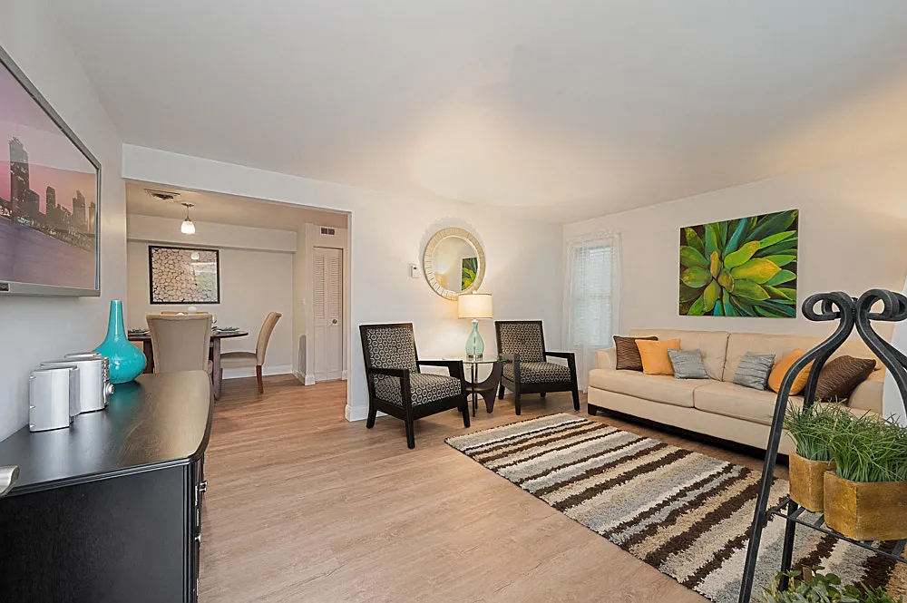 Williamsburg Estates — Photo 2