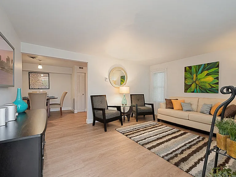 Williamsburg Estates — Photo 2