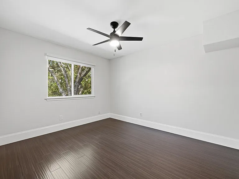 8404 Hornet Dr — Photo 14